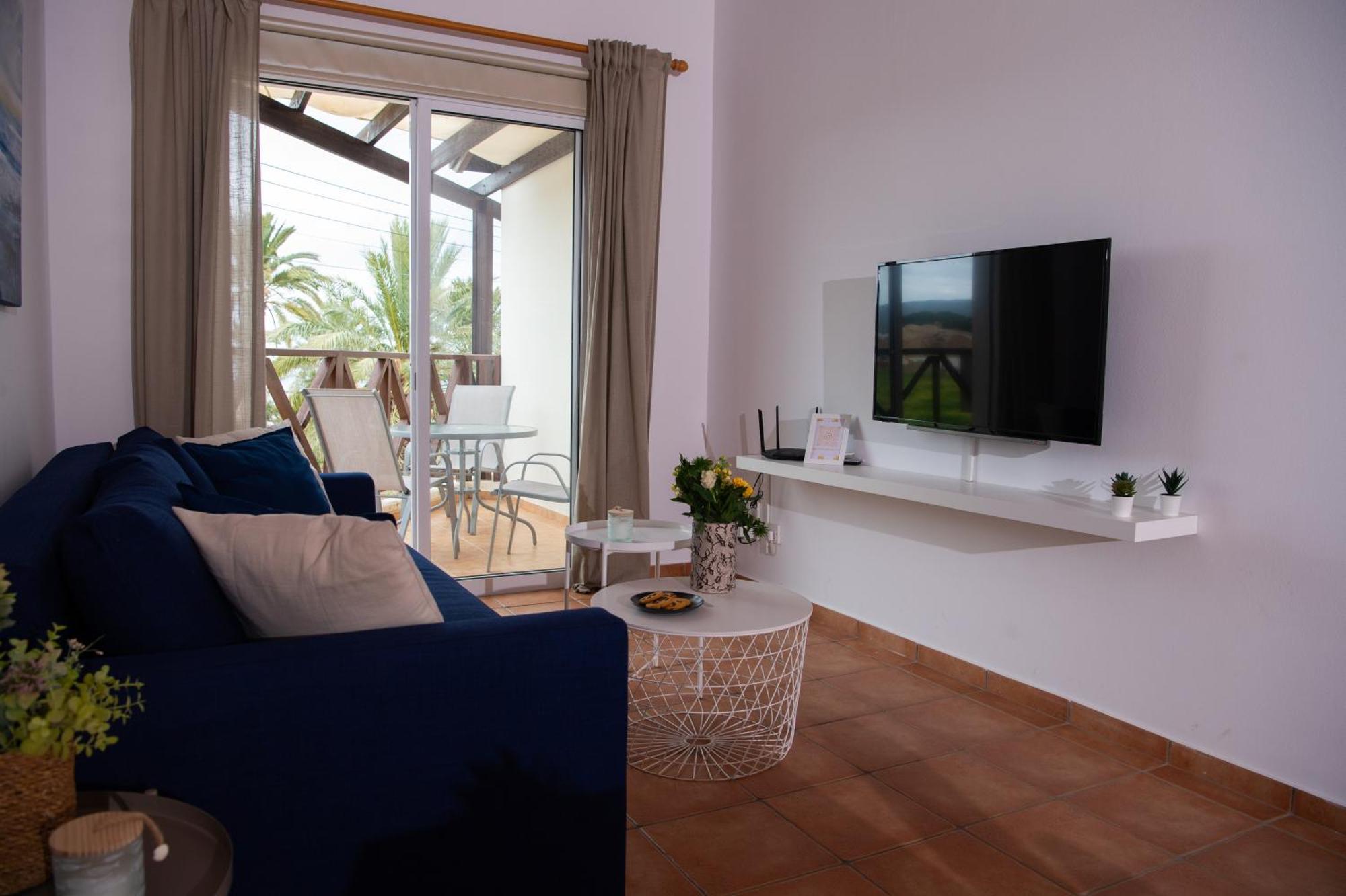 Path Latchi Beachfront Apartments Экстерьер фото
