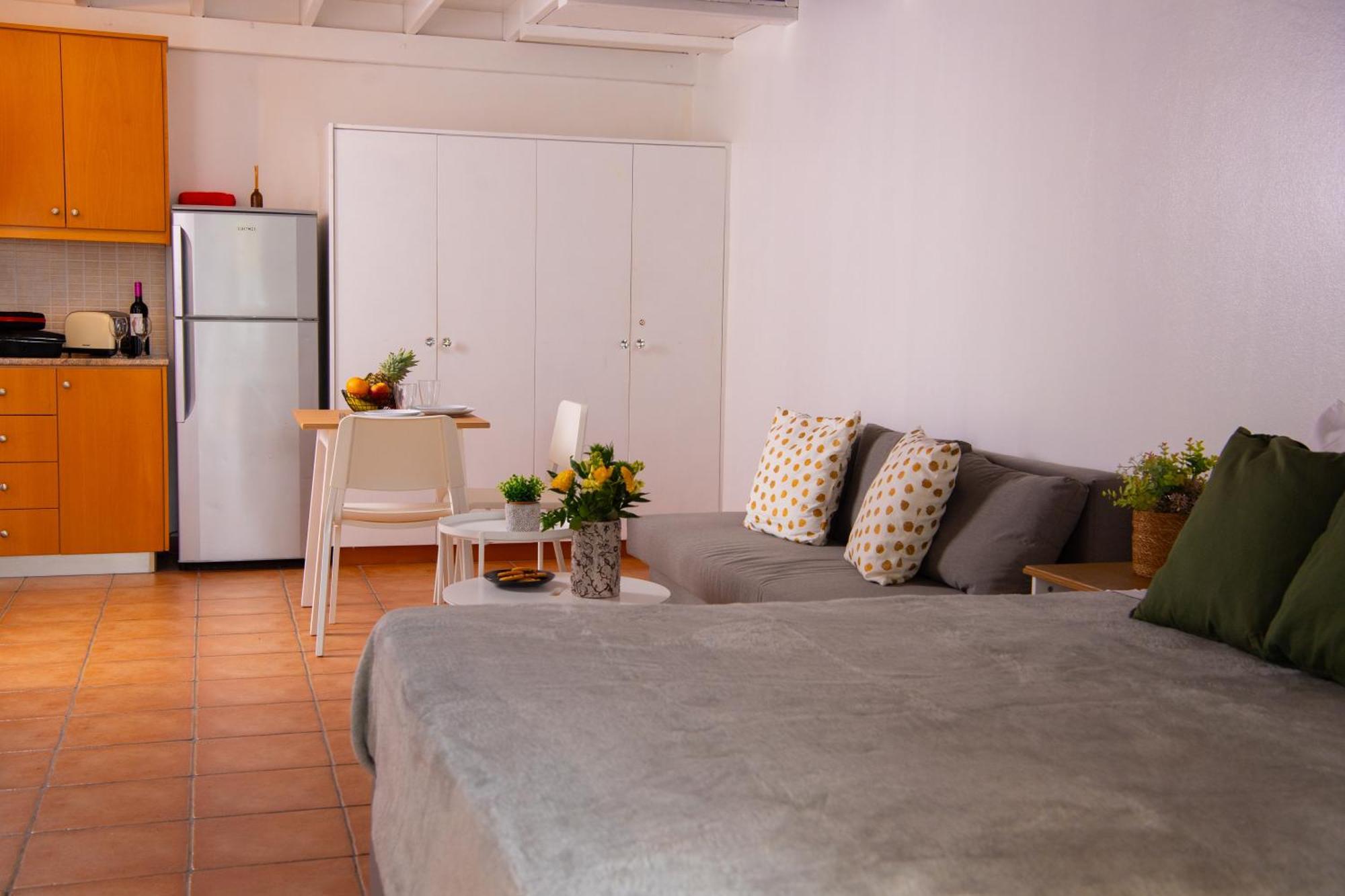 Path Latchi Beachfront Apartments Экстерьер фото