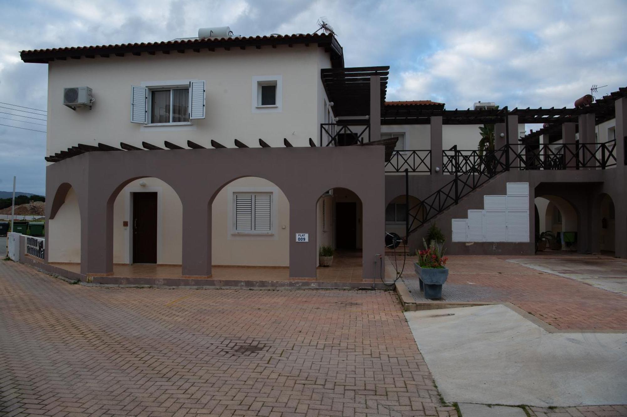 Path Latchi Beachfront Apartments Экстерьер фото