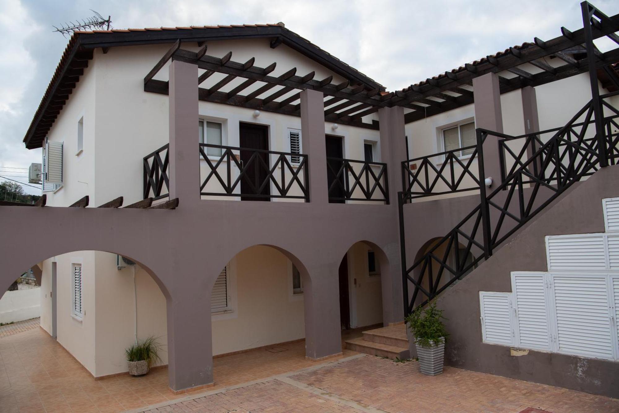 Path Latchi Beachfront Apartments Экстерьер фото