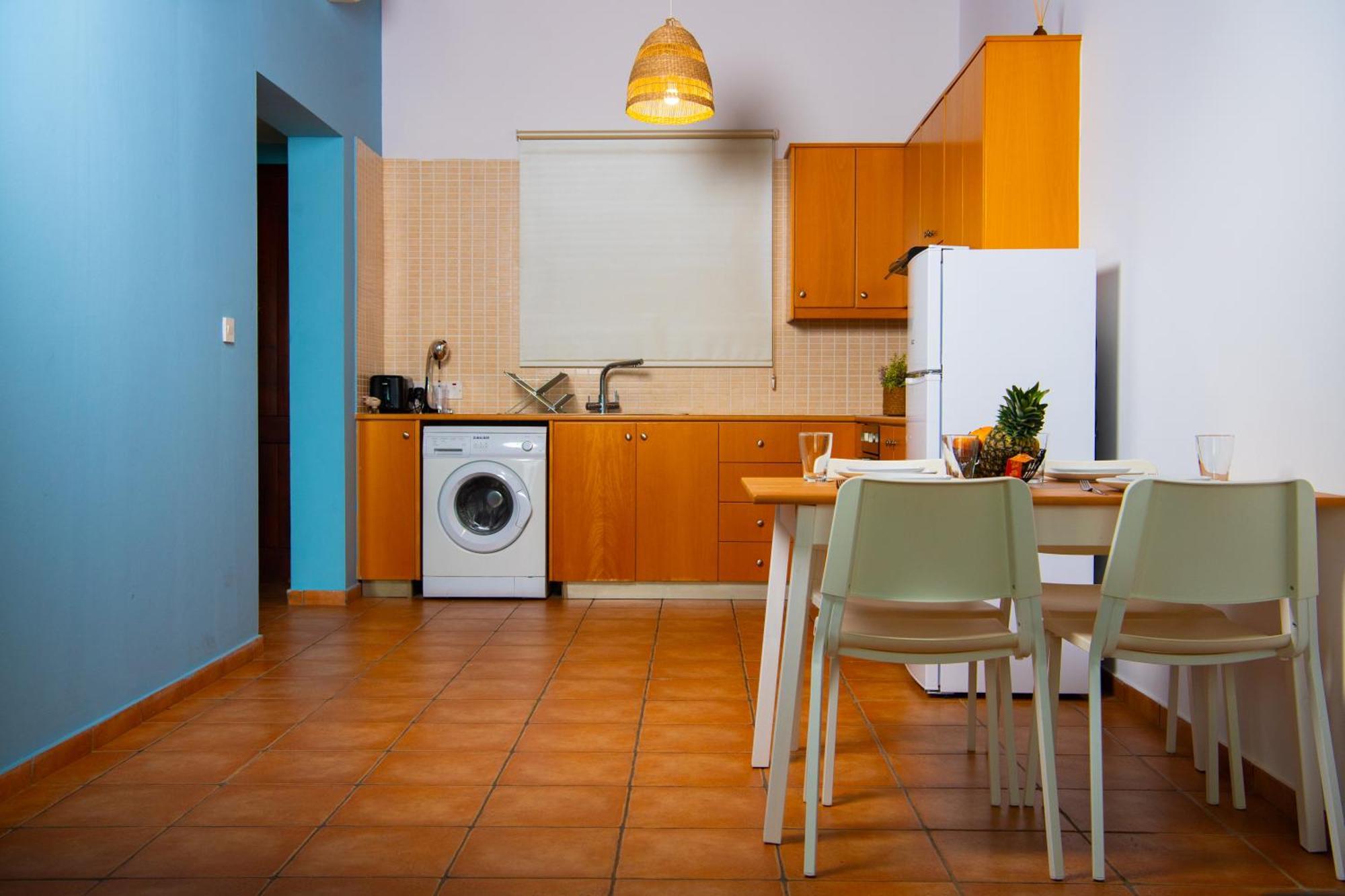 Path Latchi Beachfront Apartments Экстерьер фото